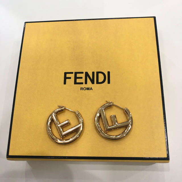 ピアス 日本製・綿100% FENDI エフ イズ フェンディピアス ゴールド