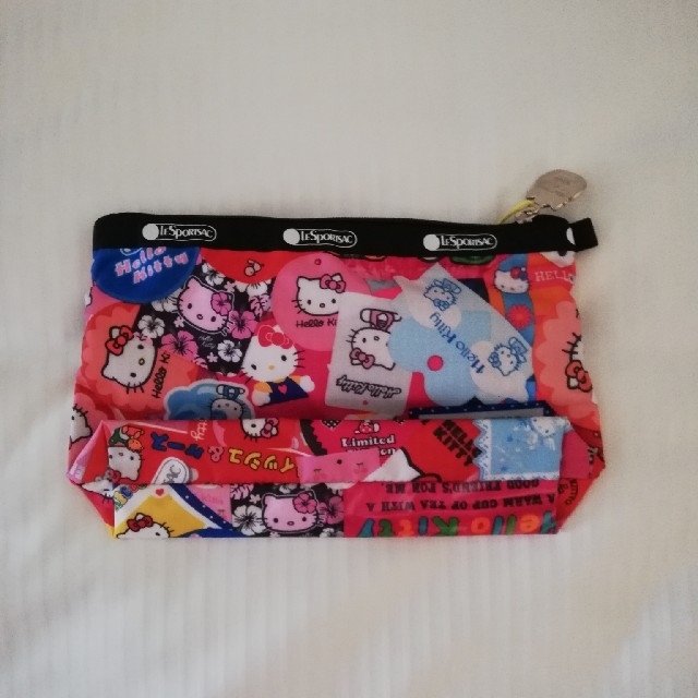 LeSportsac(レスポートサック)のLeSportsac COSMETIC CLUTCH ハローキティコレクター
 レディースのファッション小物(ポーチ)の商品写真