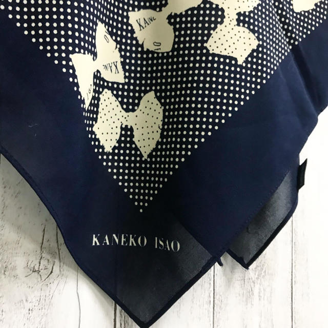 KANEKO ISAO(カネコイサオ)の【KANEKO ISAO】大判スカーフ ネイビー カネコイサオ レディースのファッション小物(バンダナ/スカーフ)の商品写真