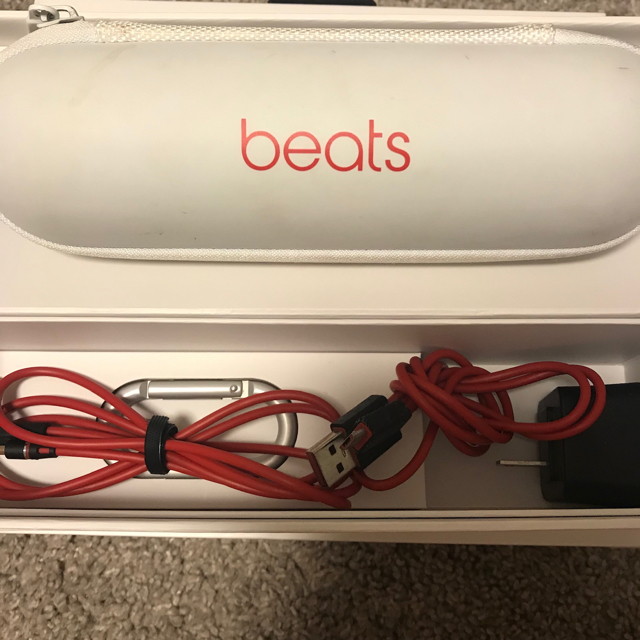 Beats by Dr Dre(ビーツバイドクタードレ)のBeats pill (専用ケース付き) スマホ/家電/カメラのオーディオ機器(スピーカー)の商品写真