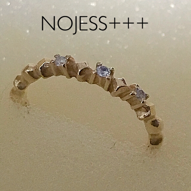 NOJESS(ノジェス)のNOJESS+++  10Kピンキーリング 3粒ダイヤ レディースのアクセサリー(リング(指輪))の商品写真