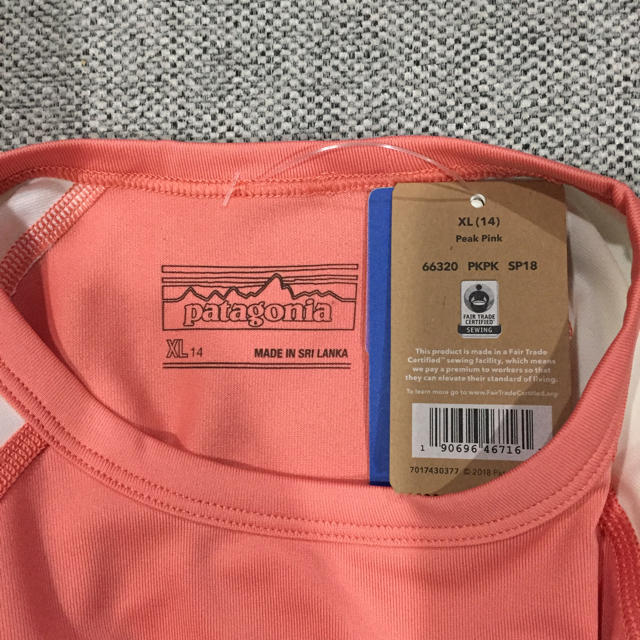 patagonia(パタゴニア)のパタゴニア ラッシュガード ガールズXL(14)  水着 スイムスーツ キッズ/ベビー/マタニティのキッズ服女の子用(90cm~)(水着)の商品写真