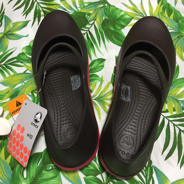 crocs(クロックス)の新品＊タグ付き  大きいサイズ crocs シューズ レディースの靴/シューズ(サンダル)の商品写真