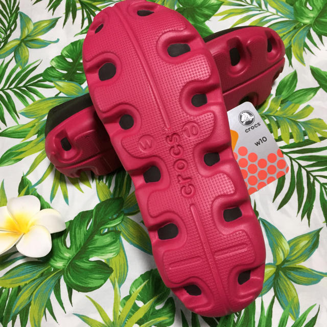 crocs(クロックス)の新品＊タグ付き  大きいサイズ crocs シューズ レディースの靴/シューズ(サンダル)の商品写真