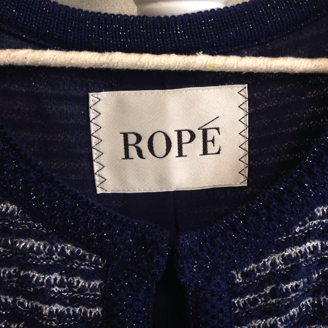 ROPE’(ロペ)のROPEノーカラーニットジャケット レディースのジャケット/アウター(ノーカラージャケット)の商品写真