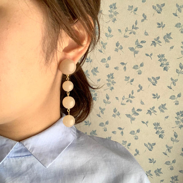 Kastane(カスタネ)のイヤリング clear beige ball long pierce ハンドメイドのアクセサリー(ピアス)の商品写真