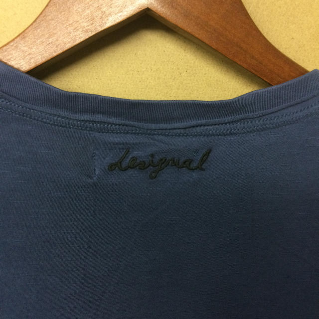 DESIGUAL(デシグアル)の【新品】DESIGUAL アシンメトリー スマイルTシャツ Lサイズ メンズのトップス(Tシャツ/カットソー(半袖/袖なし))の商品写真