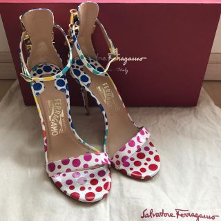 サルヴァトーレフェラガモ(Salvatore Ferragamo)のFerragamo 水玉 サンダル Angie Dot ドット柄(サンダル)