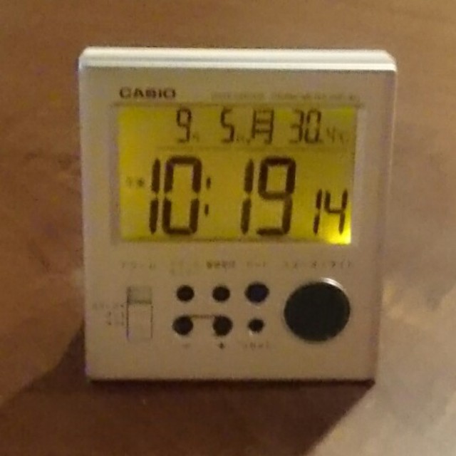 CASIO(カシオ)のカシオ 温度計付き 電波デジタル目覚まし時計 DQD-90J-7J インテリア/住まい/日用品のインテリア小物(置時計)の商品写真