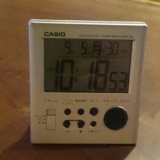 カシオ(CASIO)のカシオ 温度計付き 電波デジタル目覚まし時計 DQD-90J-7J(置時計)
