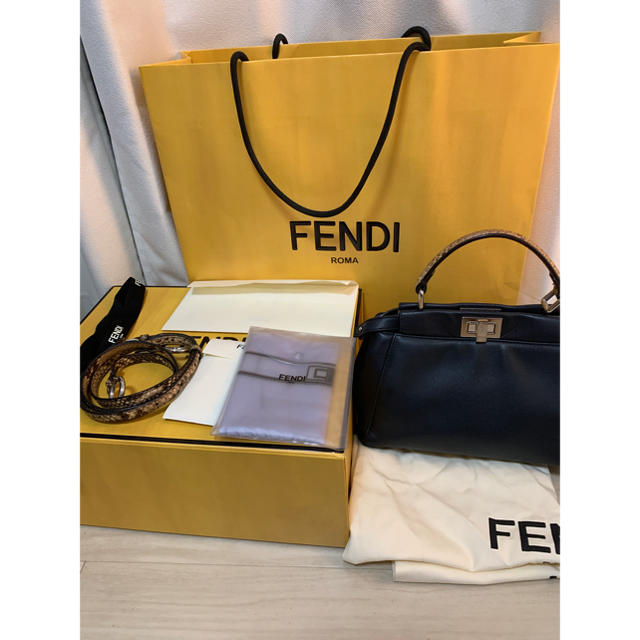 FENDI(フェンディ)のFENDI ピーカブー ミニ モンスター 最終値下げ レディースのバッグ(ショルダーバッグ)の商品写真