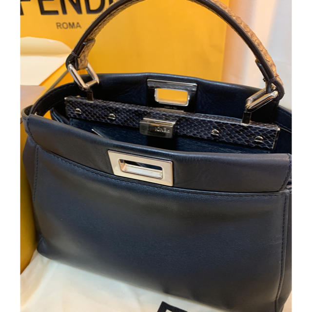 FENDI(フェンディ)のFENDI ピーカブー ミニ モンスター 最終値下げ レディースのバッグ(ショルダーバッグ)の商品写真