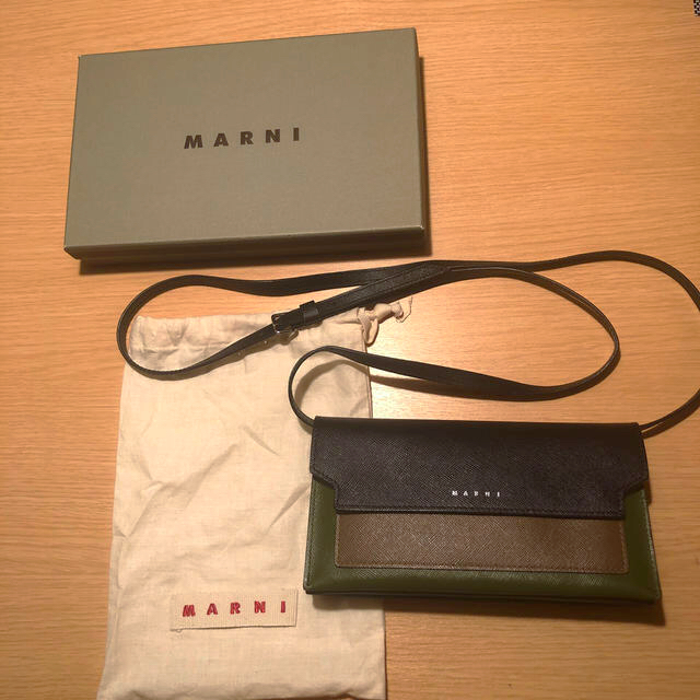 専用　マルニ  marni  ショルダー ウォレット 美品 バッグ19cm厚み