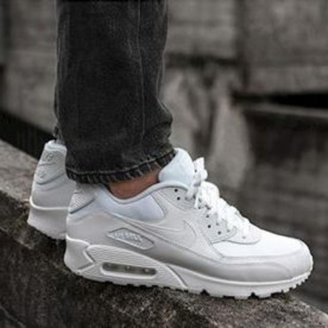 NIKE(ナイキ)の※訳あり AIR MAX 90 essential All White  レディースの靴/シューズ(スニーカー)の商品写真