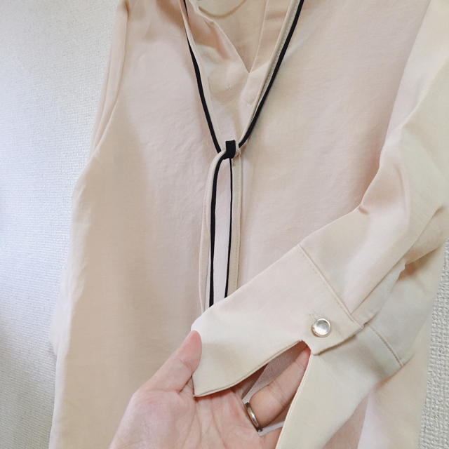 リボンシャツ レディースのトップス(シャツ/ブラウス(長袖/七分))の商品写真