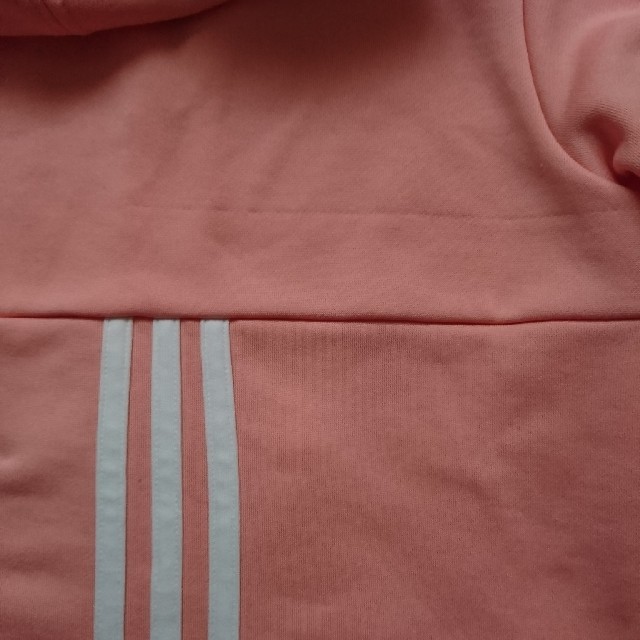 adidas(アディダス)のアディダス ジャージ 140 女の子 サーモンピンク キッズ/ベビー/マタニティのキッズ服女の子用(90cm~)(ジャケット/上着)の商品写真