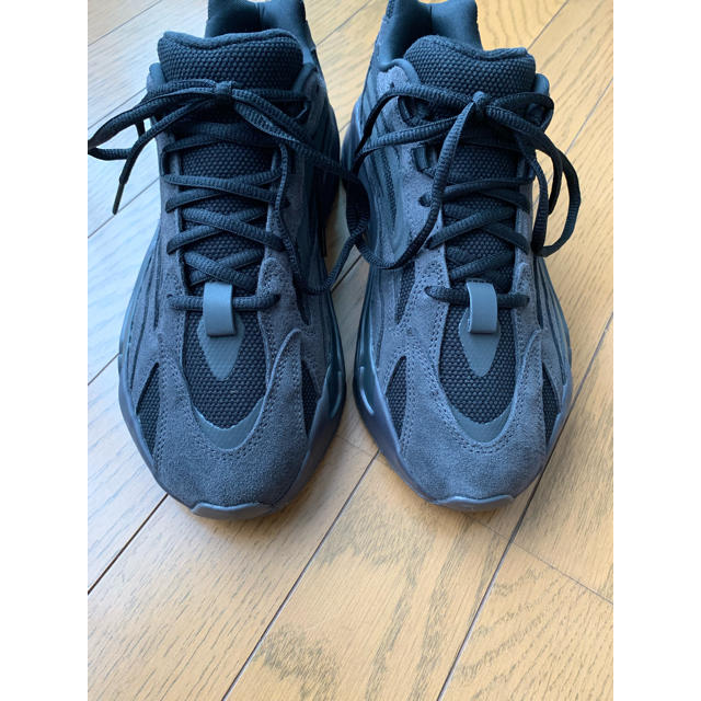 adidas(アディダス)のADIDAS YEEZY BOOST 700 V2 VANTA メンズの靴/シューズ(スニーカー)の商品写真