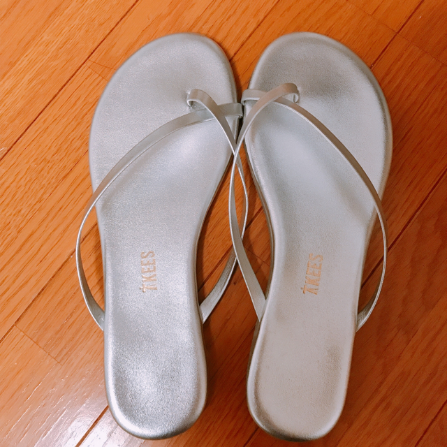 【SALE中】TKEESシルバーサンダル レディースの靴/シューズ(サンダル)の商品写真