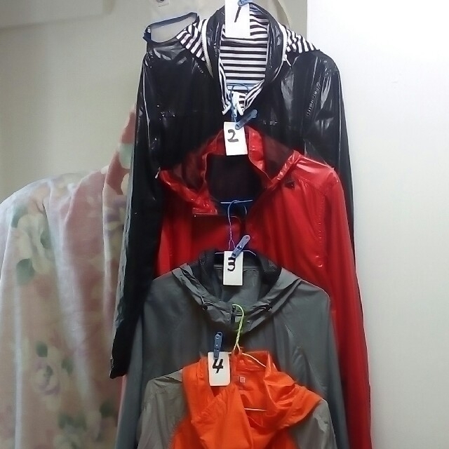 ユニクロ 他 3種 の中から、　単品 か、まとめ買い、の出品いたします
