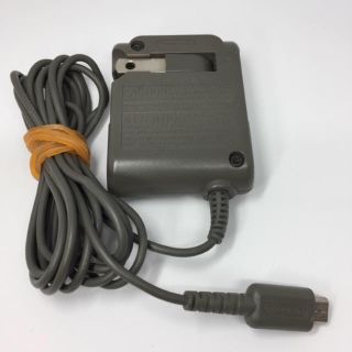 ニンテンドウ(任天堂)の純正品 ACアダプター 充電器 DSライト専用(携帯用ゲーム機本体)