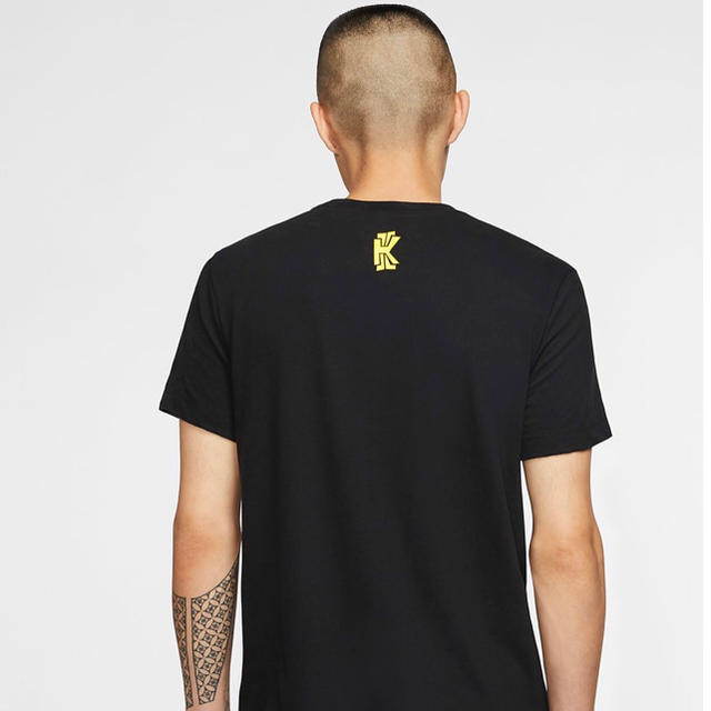 NIKE(ナイキ)のMサイズ Kyrie Nike Dri-FIT SpongeBob レディースのトップス(Tシャツ(半袖/袖なし))の商品写真