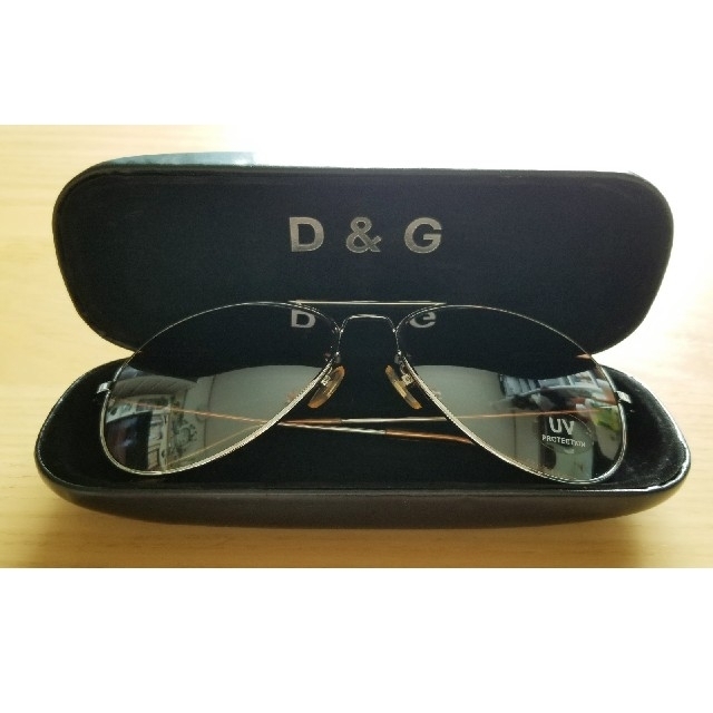 D&G(ディーアンドジー)のD&Gケース付シルバーフレームブラウングラデーションUVティアドロップサングラス メンズのファッション小物(サングラス/メガネ)の商品写真