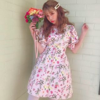 スワンキス(Swankiss)のスワンキス 2019SS 花柄ピンクワンピース 【即購入大歓迎】(ひざ丈ワンピース)