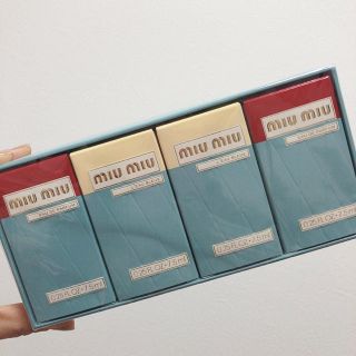 ミュウミュウ(miumiu)の新品未使用♡miumiu 人気ミニ香水4点セット (香水(女性用))