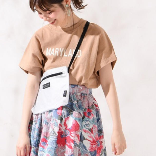 natural couture(ナチュラルクチュール)のナチュラルクチュール シンプルロゴT レディースのトップス(Tシャツ(半袖/袖なし))の商品写真