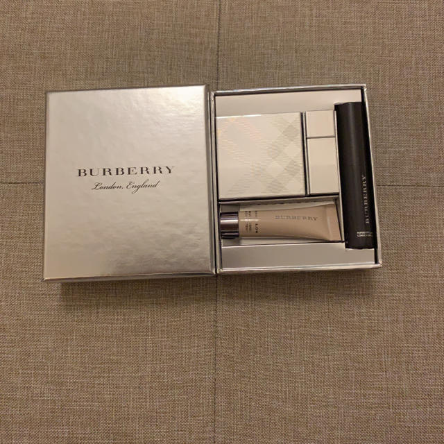 BURBERRY(バーバリー)のバーバリー ミニコスメセット コスメ/美容のキット/セット(コフレ/メイクアップセット)の商品写真