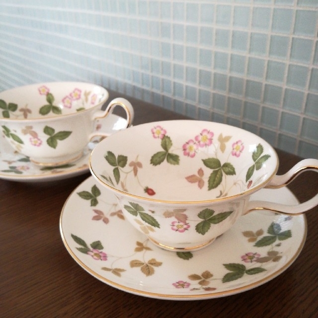 ２客で！WEDGWOOD ワイルドストロベリー　カップ＆ソーサー