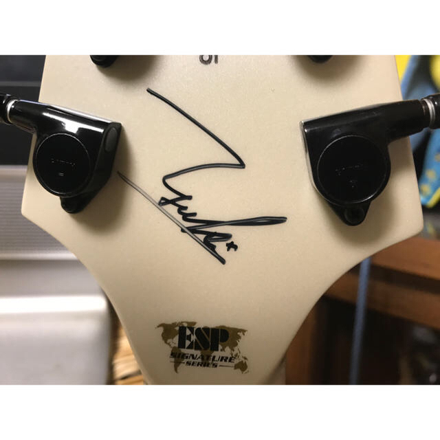 ESP(イーエスピー)のESP YUKI special lizard V 直筆サイン入り 楽器のギター(エレキギター)の商品写真