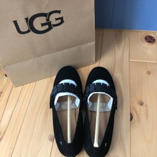 アグ(UGG)のUGG テア ラッフル 新品未使用 23.5センチ(スリッポン/モカシン)