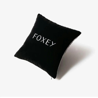 フォクシー(FOXEY)の新品⭐︎FOXEY ノベルティ クッション　& マグカップ(その他)