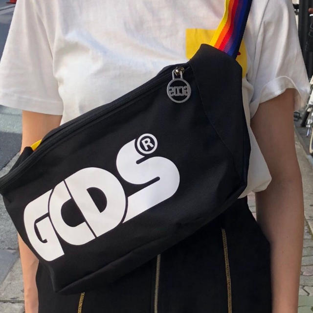 MSGM(エムエスジイエム)のnewme様専用　GCDS bag メンズのバッグ(ボディーバッグ)の商品写真