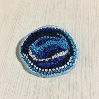 刺繍ブローチ 青い海(ブローチ/コサージュ)