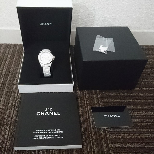 CHANEL(シャネル)のCHANELシャネルJ12 H1629ホワイトセラミック9Pダイヤ メンズ メンズの時計(腕時計(アナログ))の商品写真