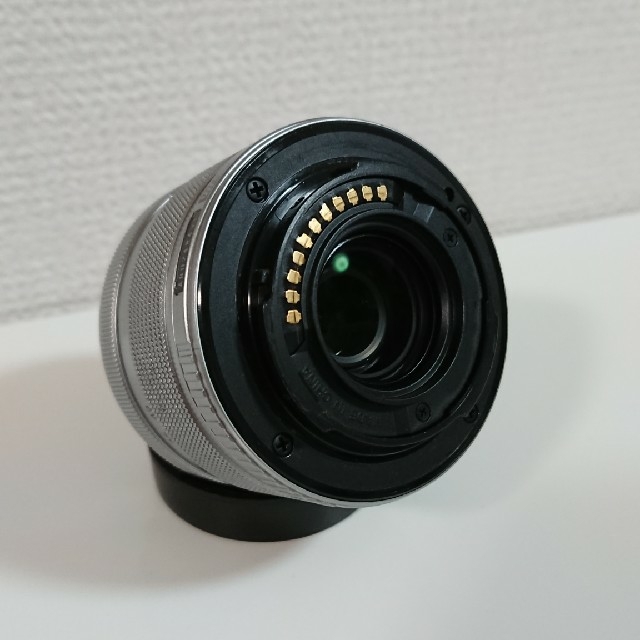 OLYMPUS(オリンパス)のオリンパス 標準ズームレンズ14-42mm F3.5-5.6 Ⅱ R シルバー スマホ/家電/カメラのカメラ(レンズ(ズーム))の商品写真