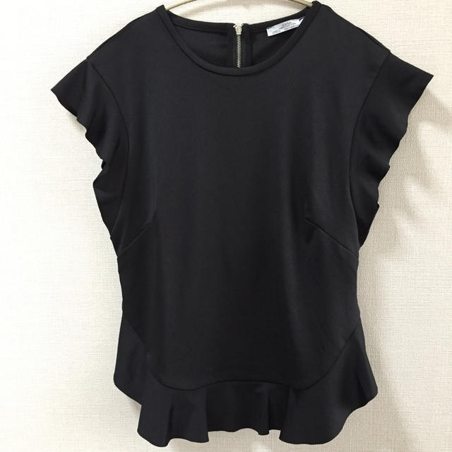 ZARA(ザラ)のZARA  Tシャツ レディースのトップス(Tシャツ(半袖/袖なし))の商品写真