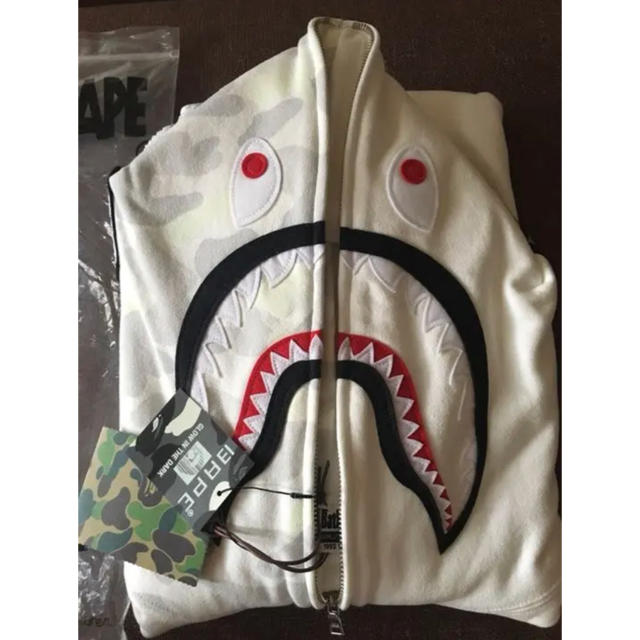 A BATHING APE(アベイシングエイプ)のA Bathing Ape CityCamo Half Shark hoodie メンズのトップス(パーカー)の商品写真