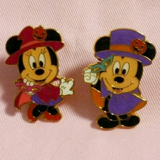 Disney(ディズニー)の[未開封]ミッキー&ミニー ピンバッチ 25周年ハロウィン エンタメ/ホビーのアニメグッズ(バッジ/ピンバッジ)の商品写真