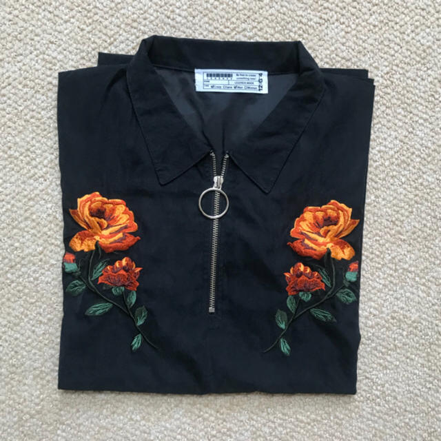LEGENDA 薔薇 原宿限定 ハーフジップ メンズのトップス(Tシャツ/カットソー(半袖/袖なし))の商品写真