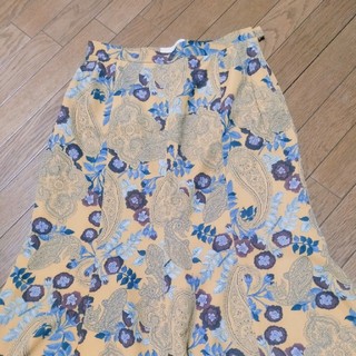 花柄レトロチックなスカート(ひざ丈スカート)