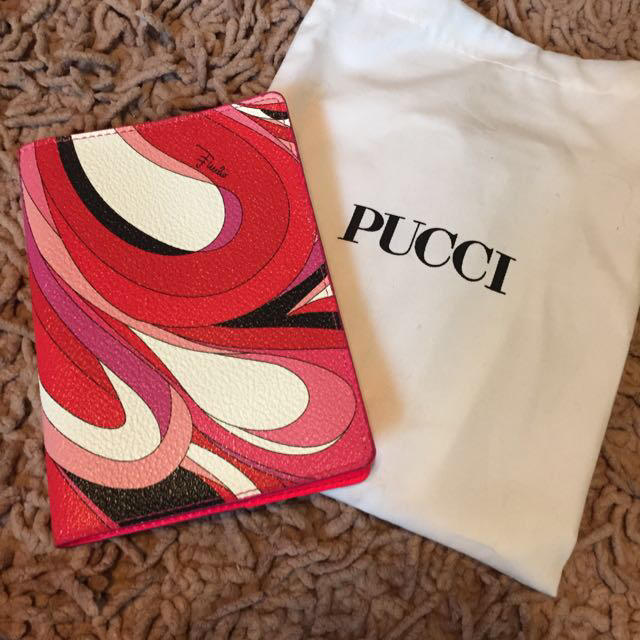 EMILIO PUCCI(エミリオプッチ)のPUCCI♡バスポートケース 新品 レディースのファッション小物(その他)の商品写真