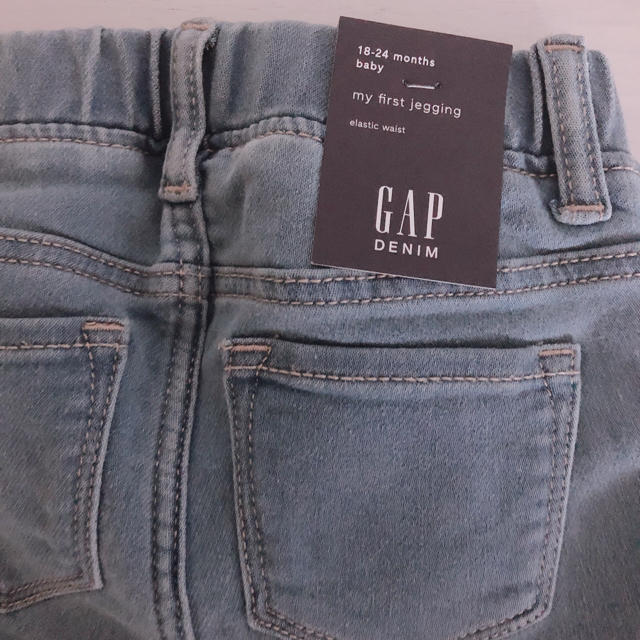 GAP(ギャップ)の【完全新品未使用】GAP ジーパン 90cm キッズ/ベビー/マタニティのキッズ服女の子用(90cm~)(パンツ/スパッツ)の商品写真