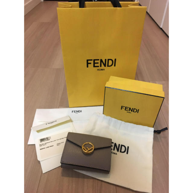 FENDI by さきこ's shop｜フェンディならラクマ - 正規FENDI三つ折り財布の通販 全品5倍