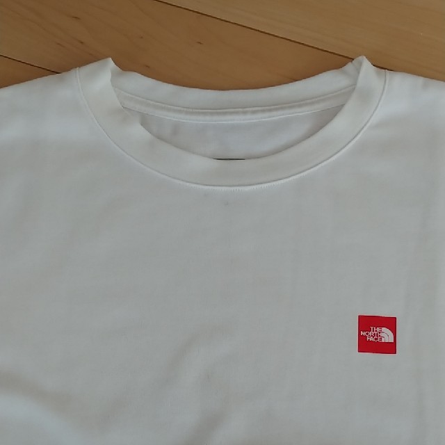 THE NORTH FACE(ザノースフェイス)のTHE NORTH FACE　smallboxロゴTシャツ　XL白 メンズのトップス(Tシャツ/カットソー(半袖/袖なし))の商品写真