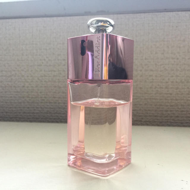 Dior(ディオール)のディオール アディクト2 50ml  コスメ/美容の香水(香水(女性用))の商品写真