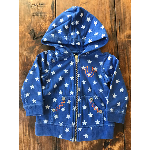 True Religion(トゥルーレリジョン)のトゥルーレリジョン 星柄 パーカー 90cm キッズ/ベビー/マタニティのキッズ服男の子用(90cm~)(Tシャツ/カットソー)の商品写真