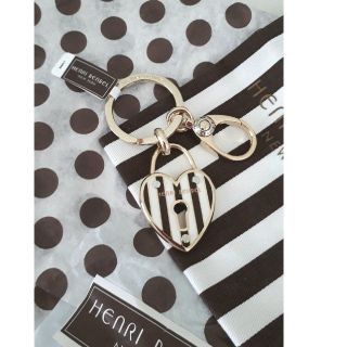 ヘンリベンデル(Henri Bendel)の◆新品　タグ付き◆ヘンリベンデル　ハートロックキーチャーム(キーホルダー)